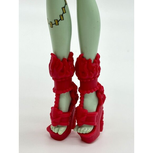 Monster High Doll Jinafire Long Ghouls Getaway Red High Heel Flame Shoes - Picture 1 of 3